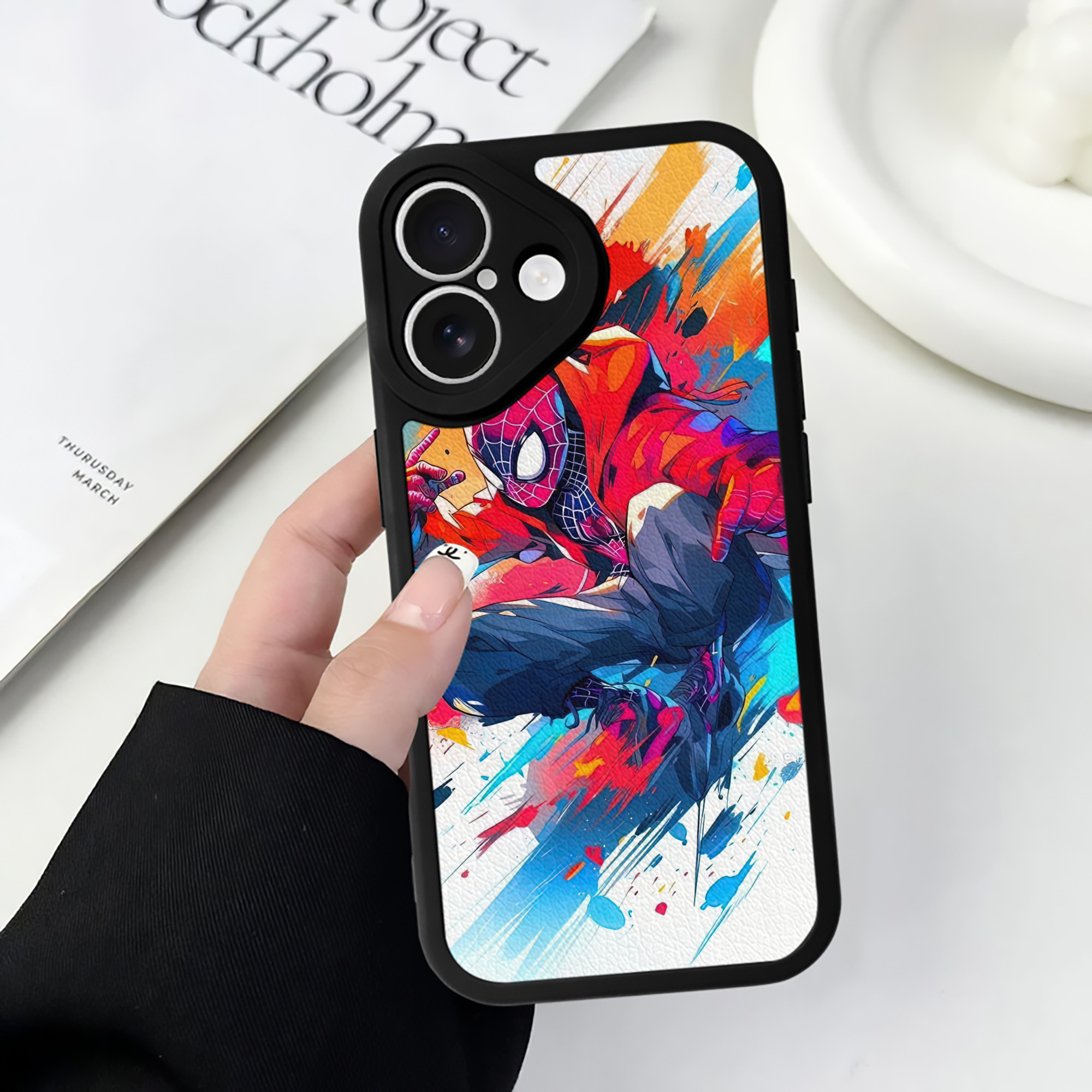 （画像用） Spider Man スパイダーマン 【iPhone 16シリーズ対応】シリコンスマホケース（レザー調） 材質：シリコン